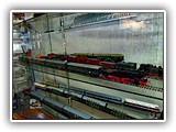 im Vordergrund der legendäre Müglitztalbahnzug mit der BR84 und den Altenberger Wagen